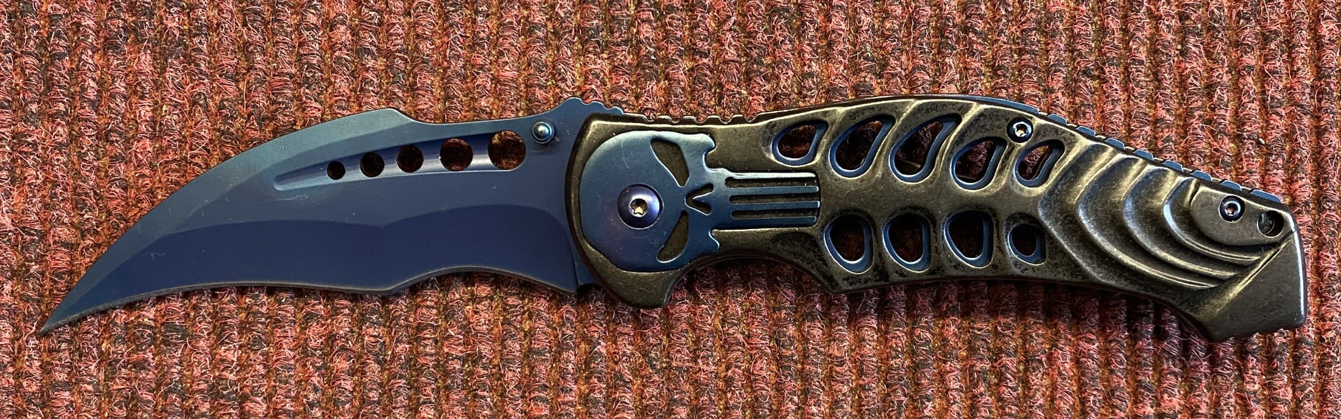 Skull (Blue) Lock Knife