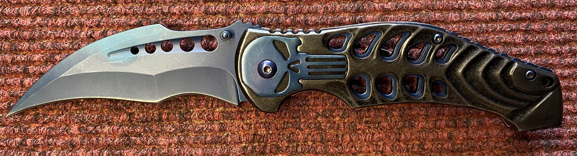 Skull (Blue) Lock Knife
