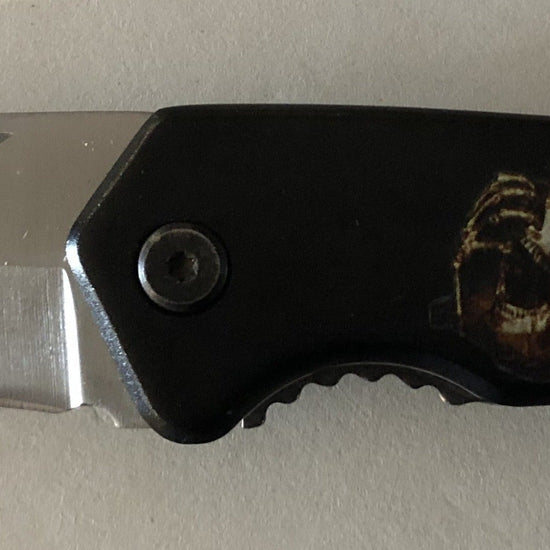 Black Sails Gold Skull Lock Knife