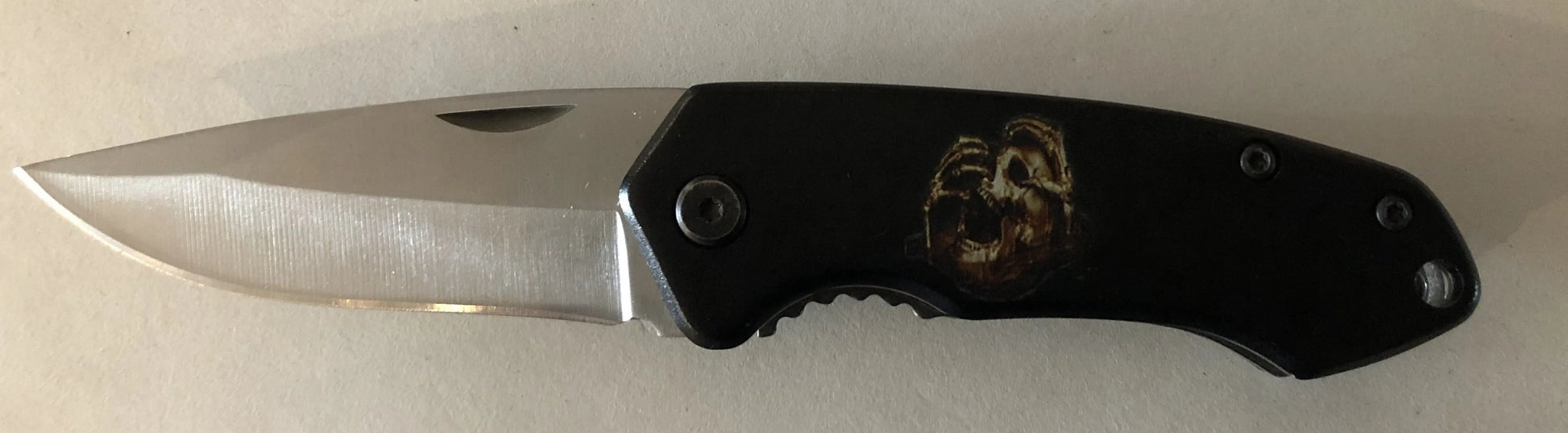Black Sails Gold Skull Lock Knife