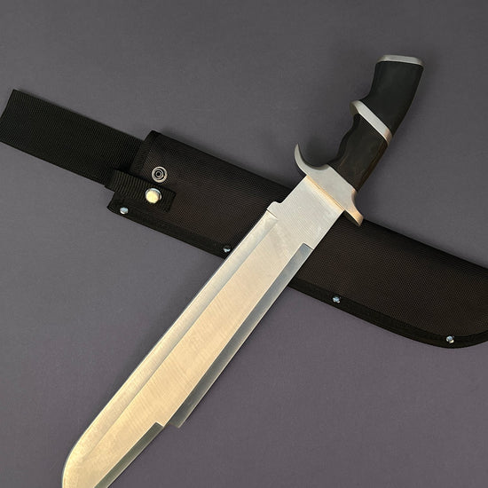 Hunter Pred Dagger