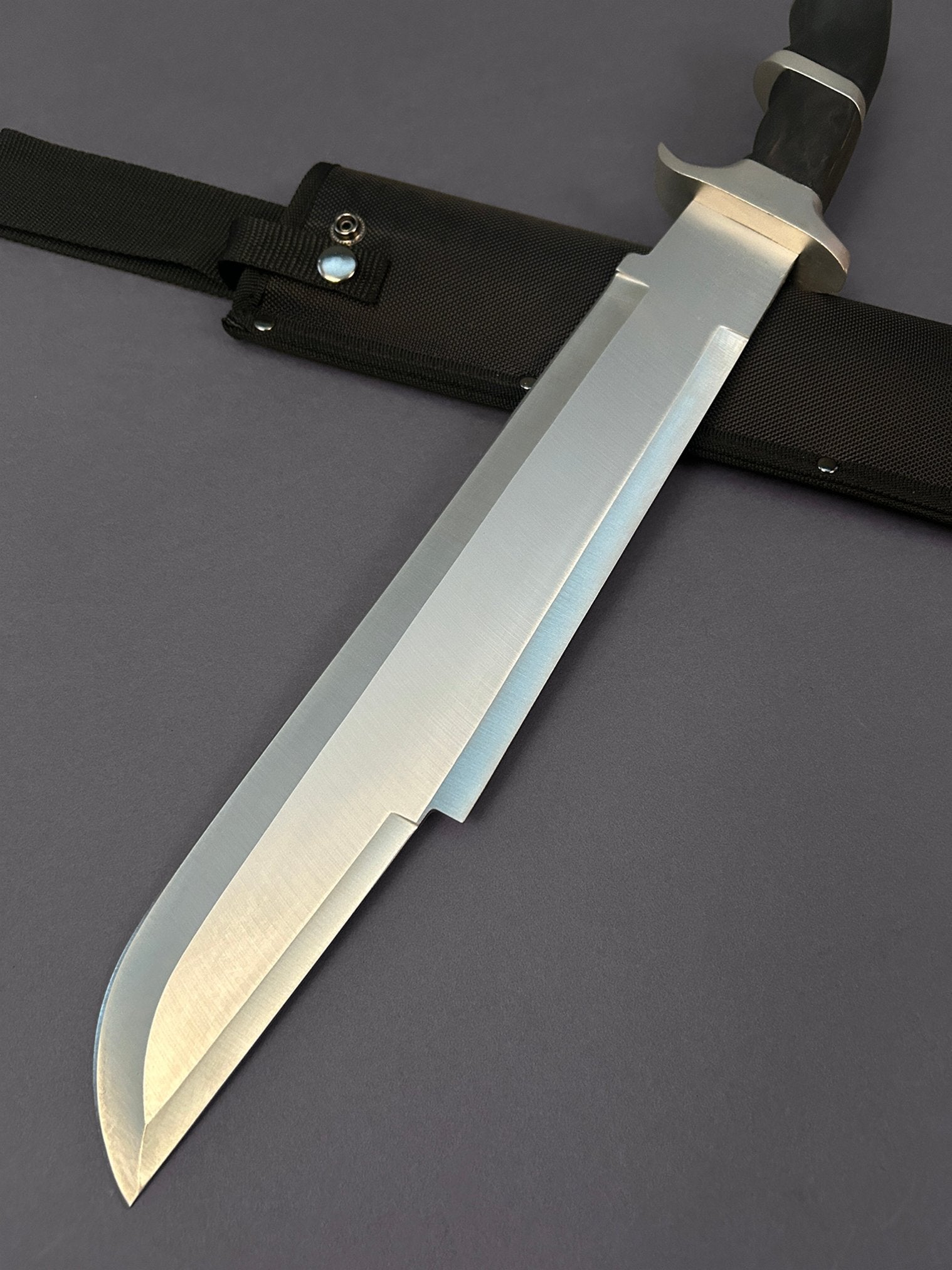 Hunter Pred Dagger