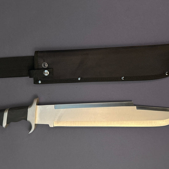Hunter Pred Dagger