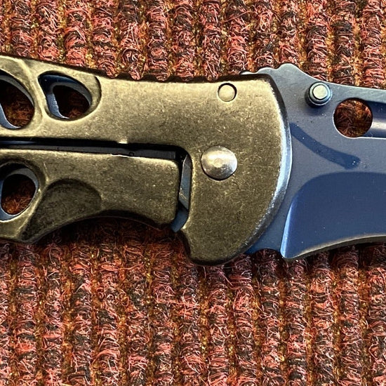 Skull (Blue) Lock Knife