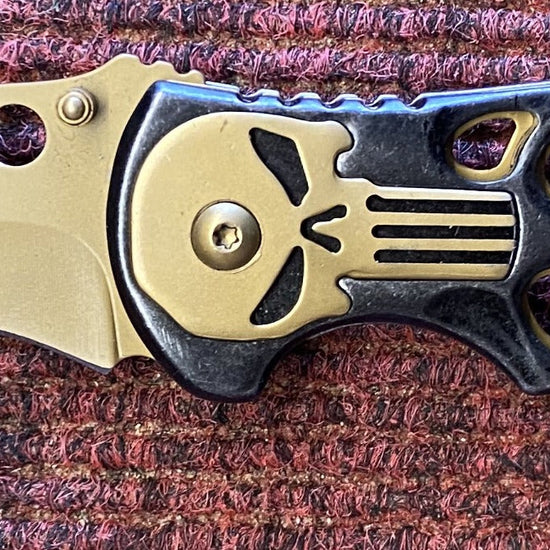 Skull (Gold) Lock Knife