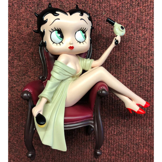Betty Boop Figurine | Grooming